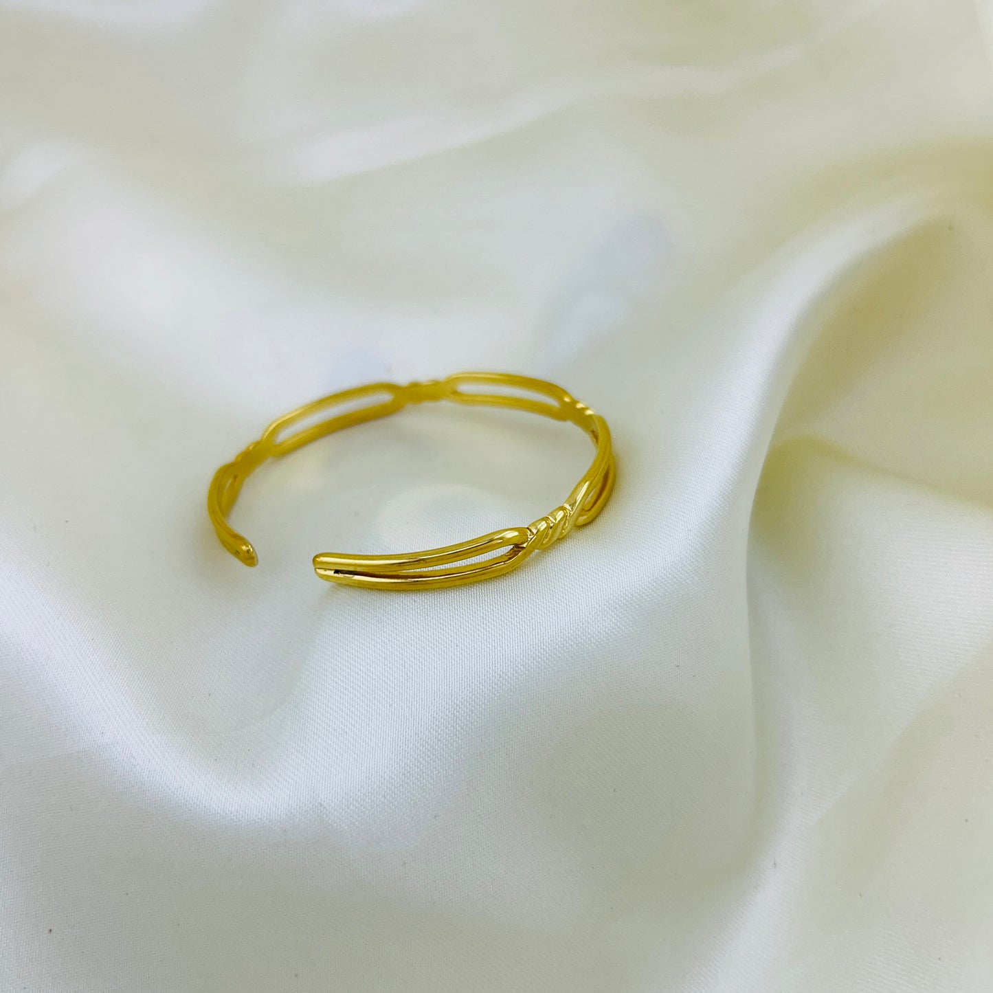 Simple twisted cuff bracelet - adjustable kada