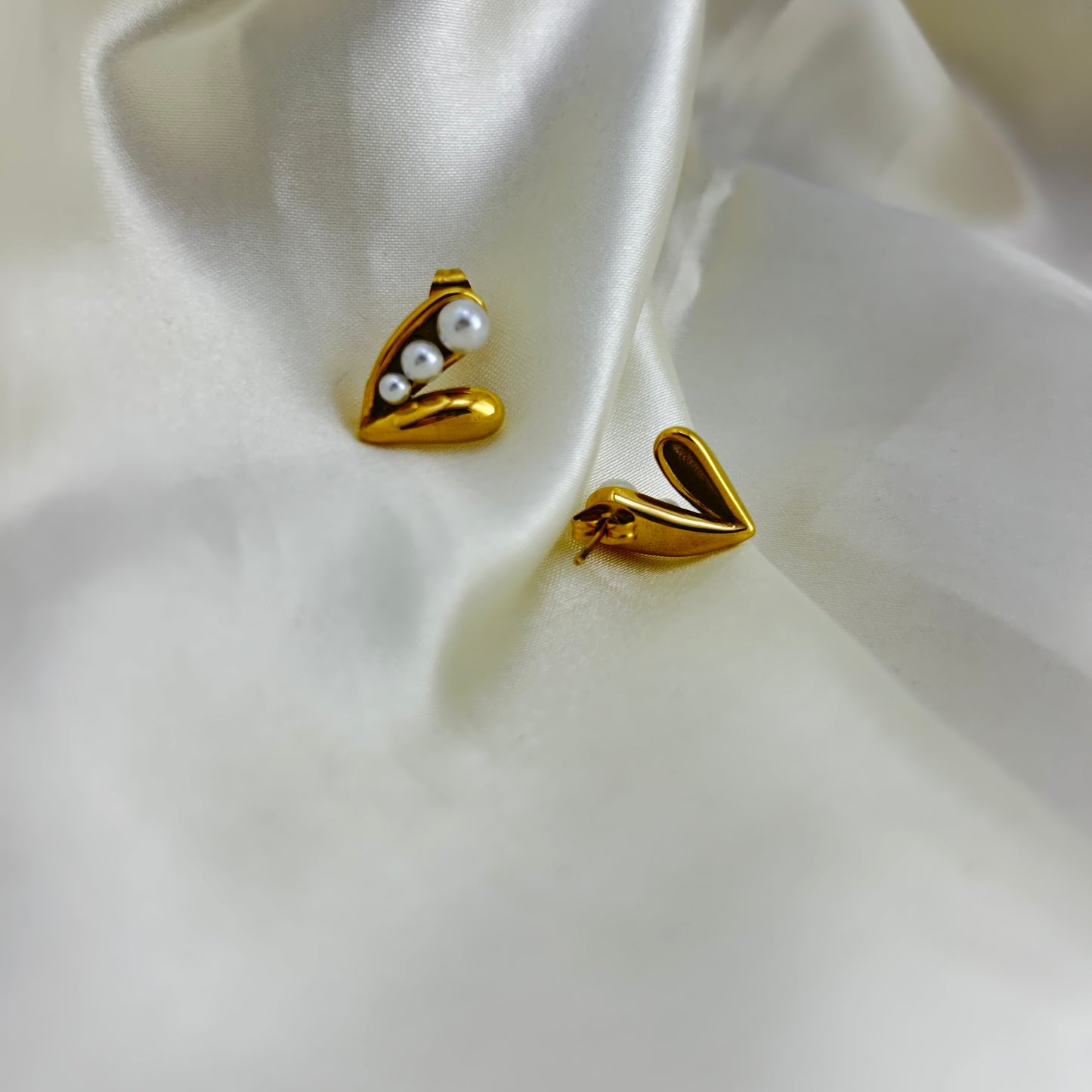 V shape heart studs with pearls - earrings