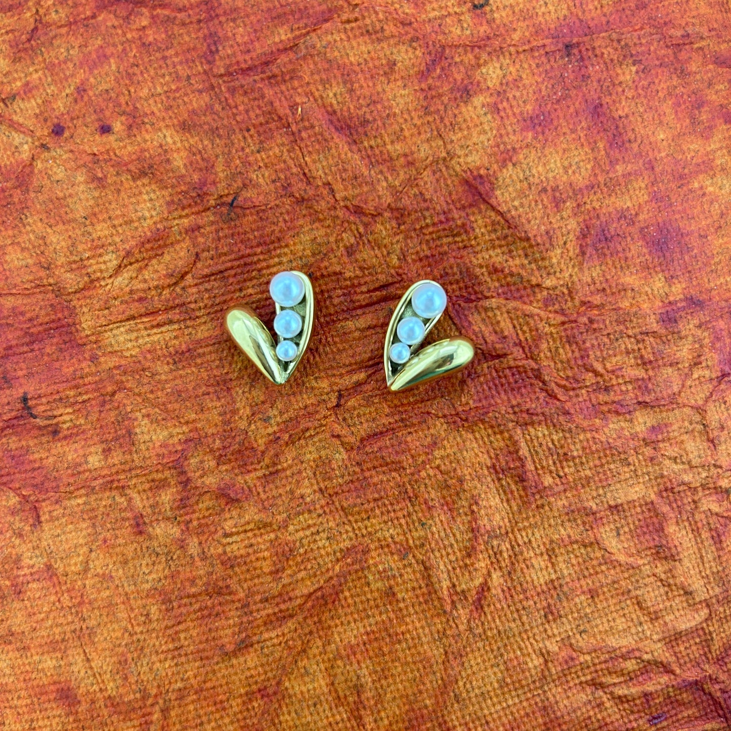 V shape heart studs with pearls - earrings