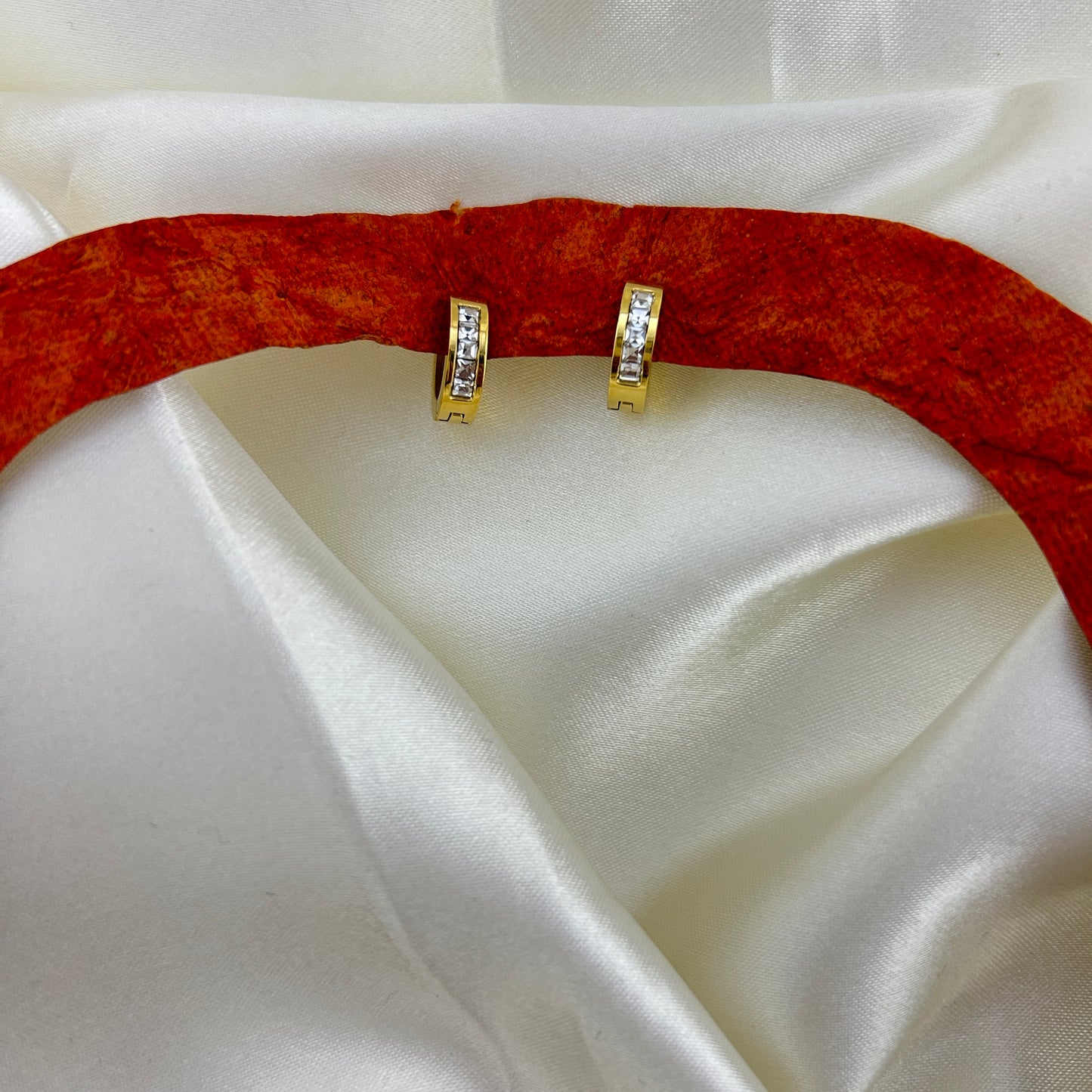 Tiny rings - White stone small hoops - earrings