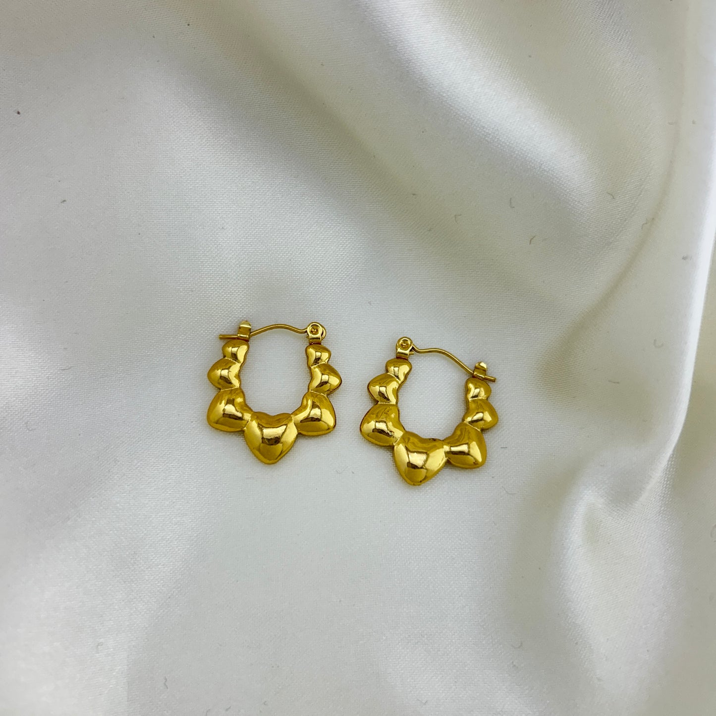 Hearts around hoops - minimal earrings