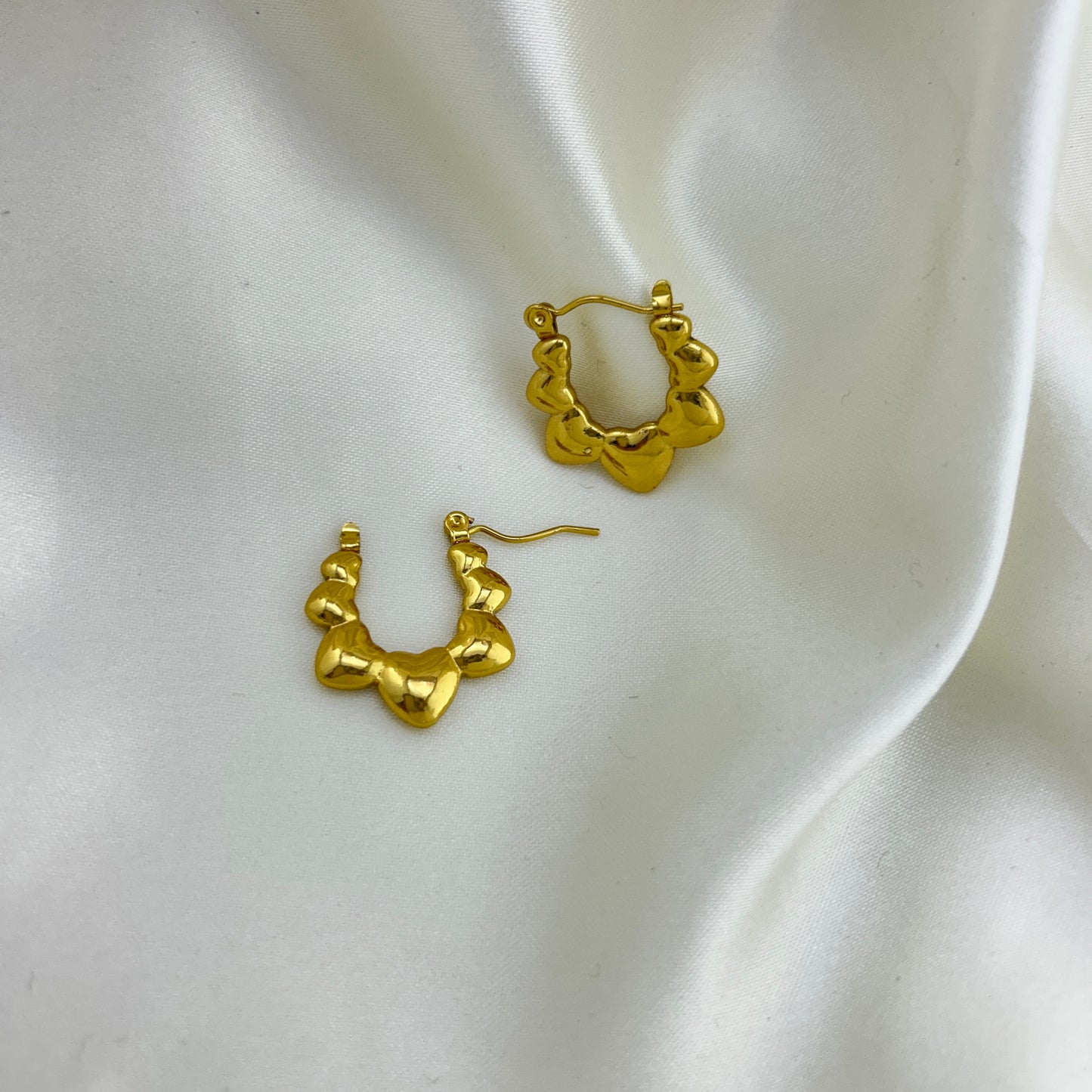 Hearts around hoops - minimal earrings