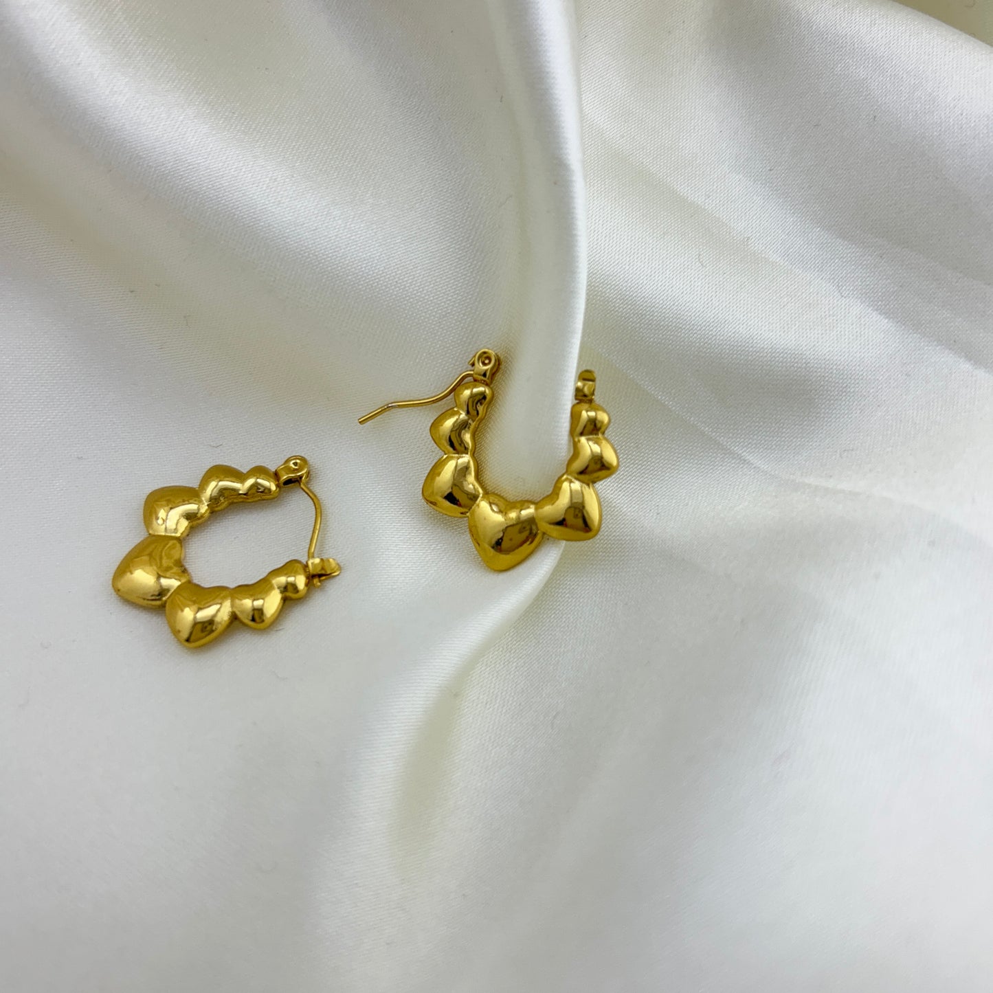 Hearts around hoops - minimal earrings