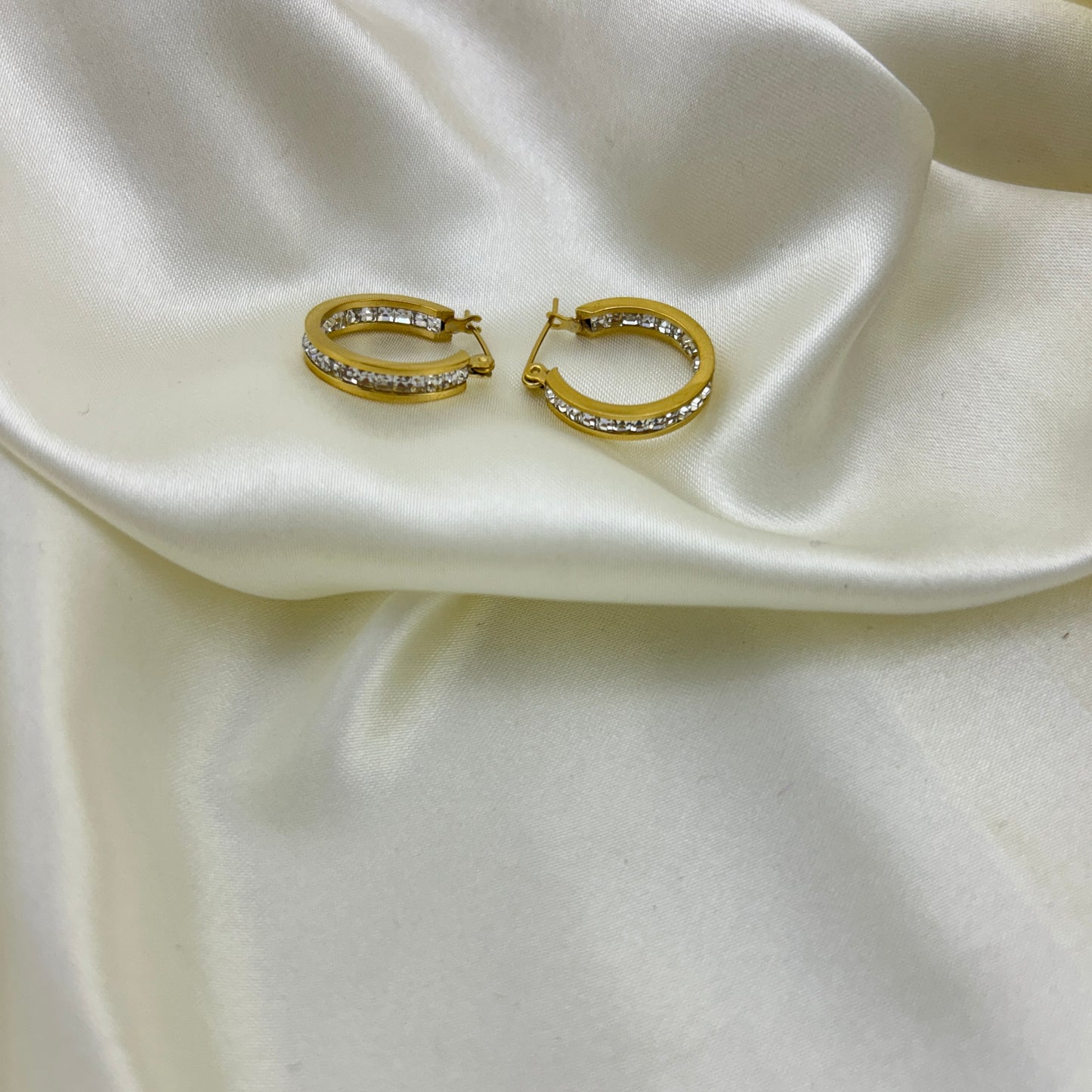 Minimal stoned rings - hoop earrings
