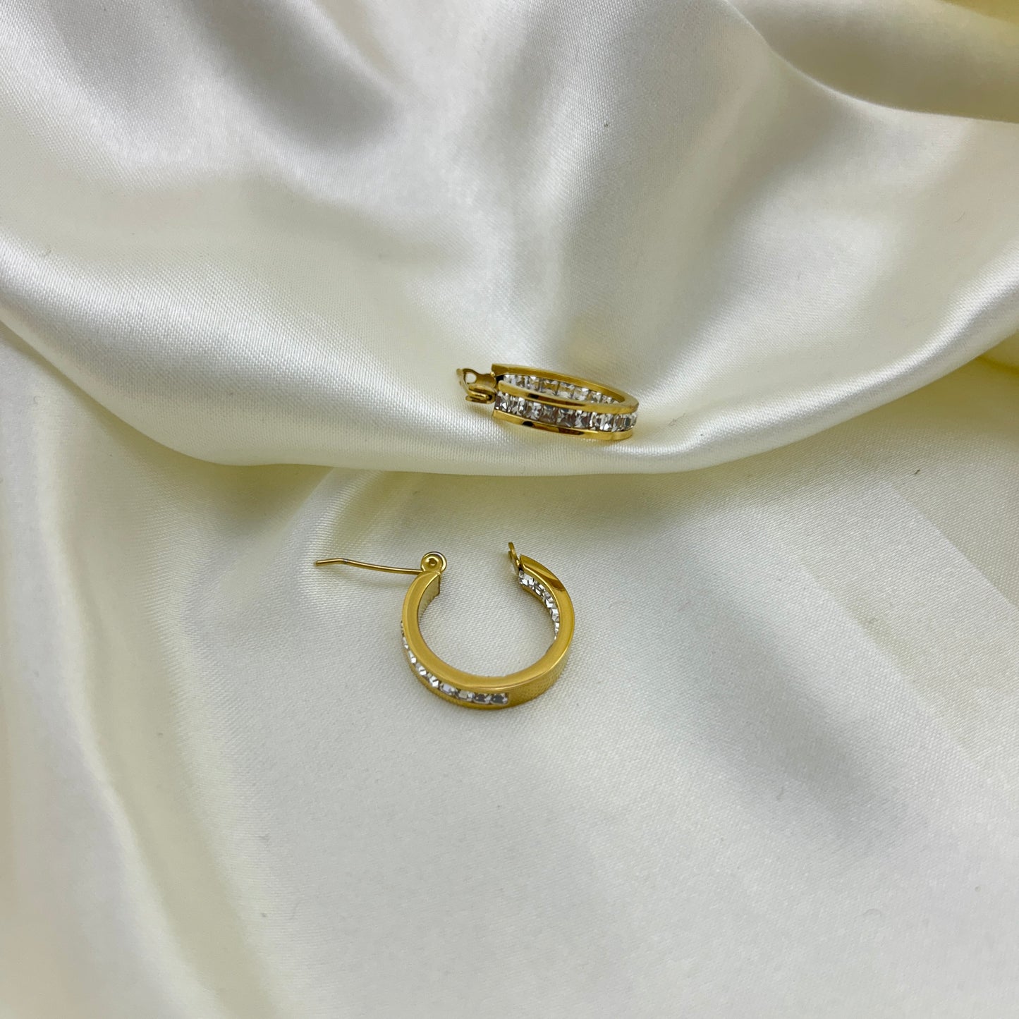 Minimal stoned rings - hoop earrings