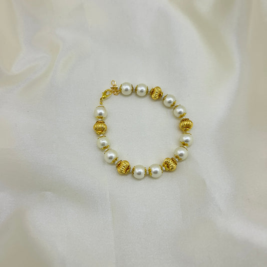 Pearl and gold beaded bracelet
