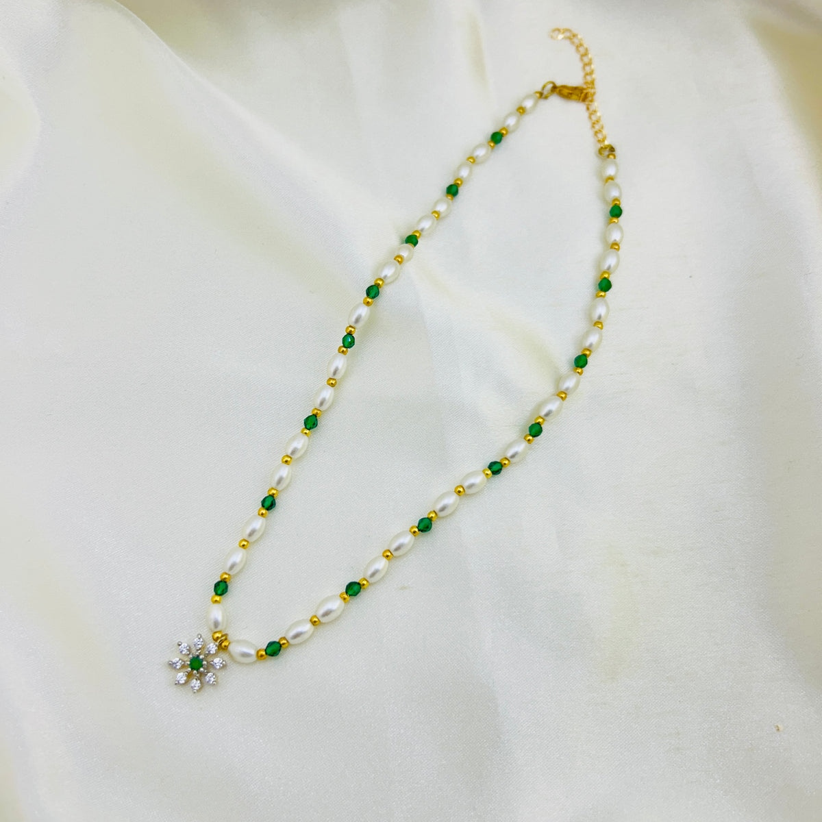 Green Beaded Rice Pearl Short Necklace with Flower Pendant
