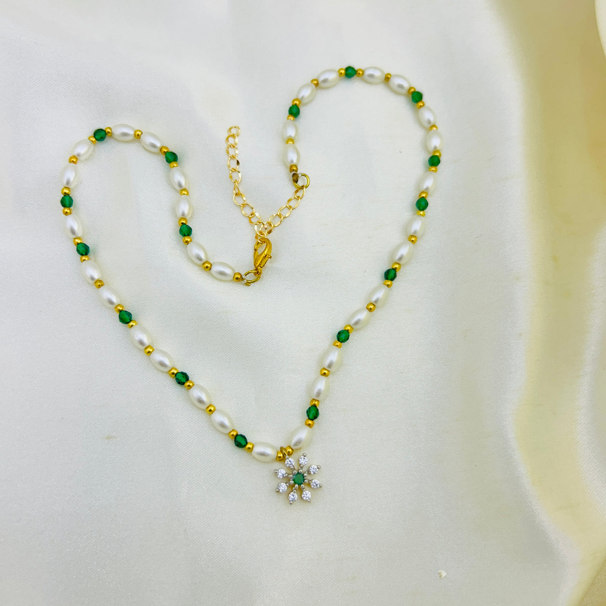 Green Beaded Rice Pearl Short Necklace with Flower Pendant