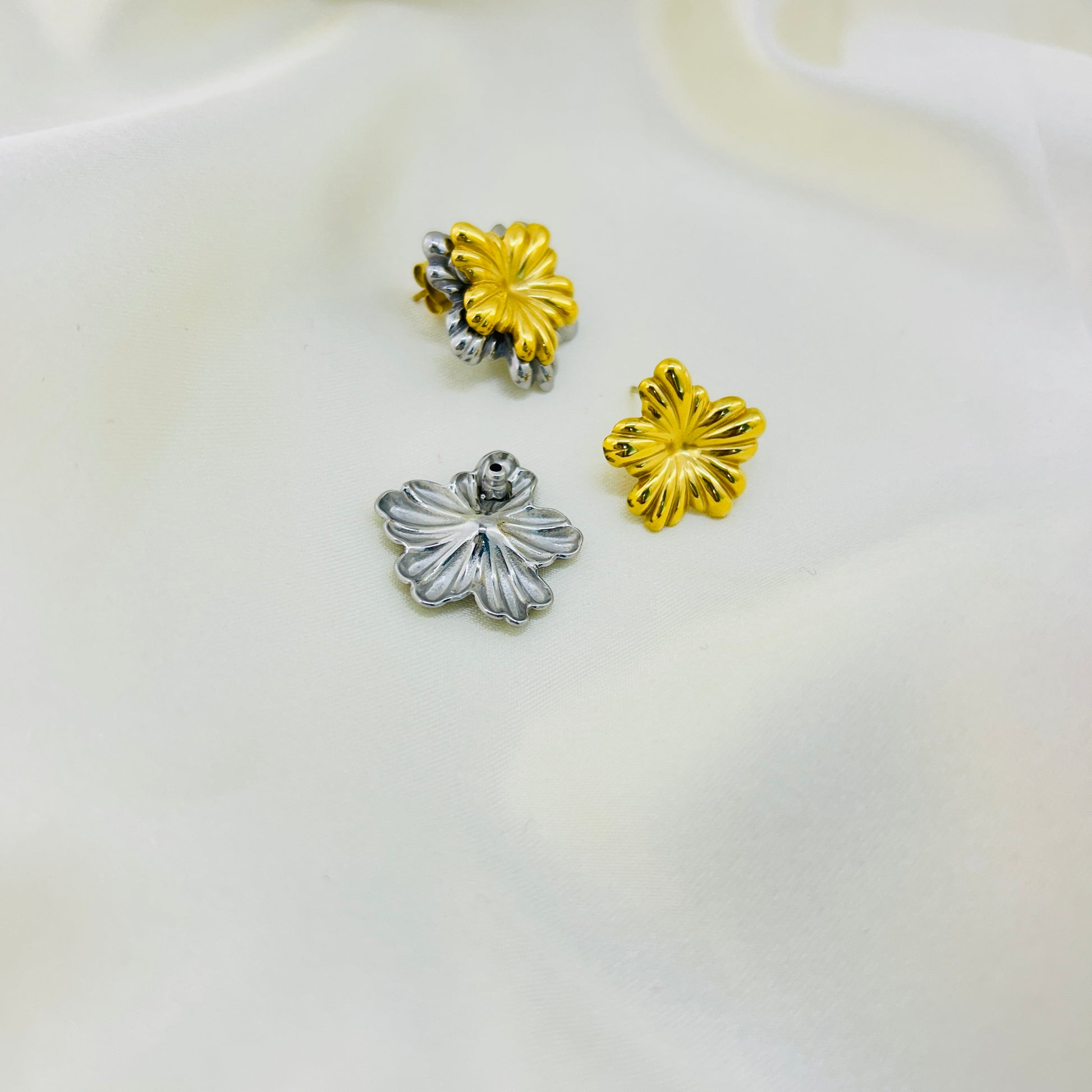 Minimal dual tone earrings for women