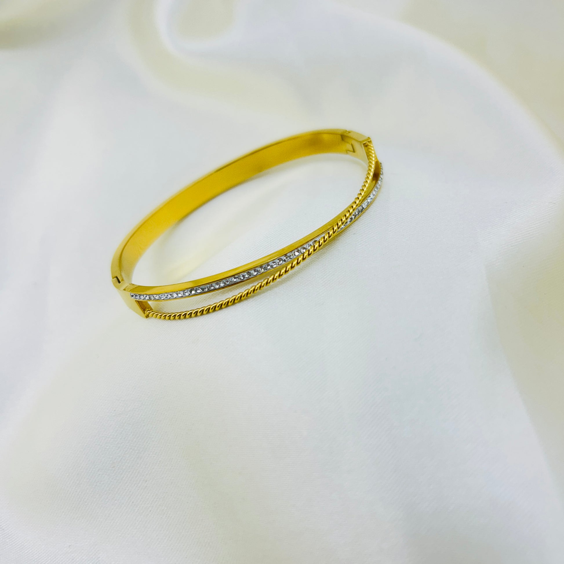Minimalist gold bangle for women