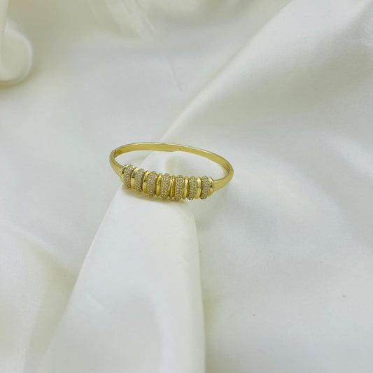 AD rich golden clutch bracelet - kada